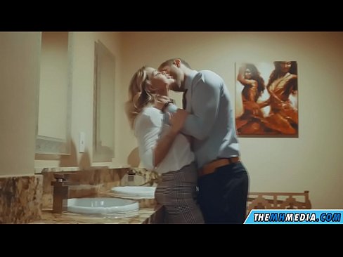 ❤️ Når en barmfagre blondine forfører deg på et offentlig toalett ❤️ Russisk porno ved no.hentaisea-com.ru ❌️❤
